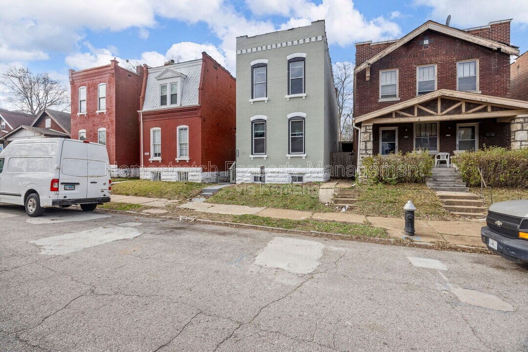 3833 Oregon Ave in St. Louis, MO - Building Photo