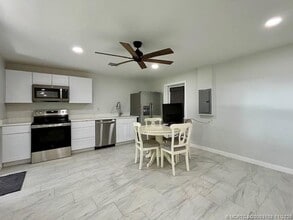 813 E 13th St in Stuart, FL - Building Photo - Building Photo