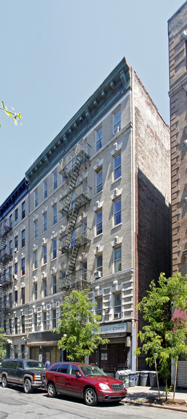 203 W 144th St in New York, NY - Foto de edificio - Building Photo