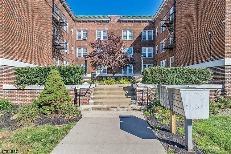 6 Altamont Ct, Unit 2 in Morristown, NJ - Building Photo