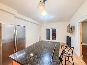 120 Gladstone St, Unit 3 in Boston, MA - Building Photo - Building Photo