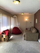 355 S Newport Way in Denver, CO - Building Photo - Building Photo