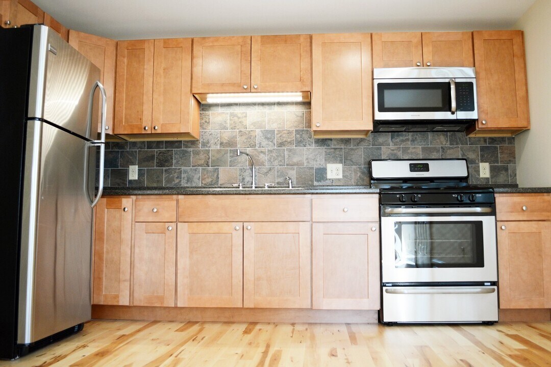 158 North St in Burlington, VT - Building Photo