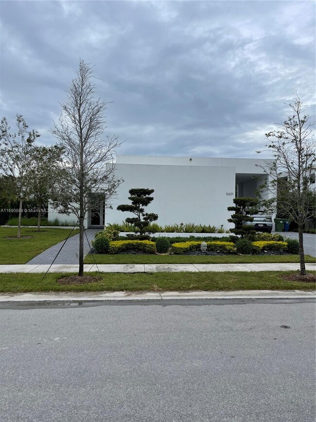 16639 Botaniko Dr N in Weston, FL - Foto de edificio - Building Photo