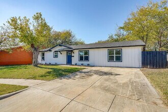521 Mesquite Ave N in Crowley, TX - Building Photo - Building Photo