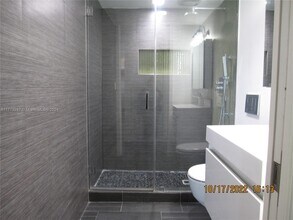 3180 S Ocean Dr, Unit 1008 in Hallandale Beach, FL - Foto de edificio - Building Photo