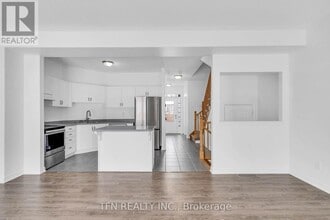 9 Isabella Dr in Orillia, ON - Building Photo - Building Photo