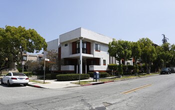 600 N Isabel St in Glendale, CA - Building Photo - Building Photo