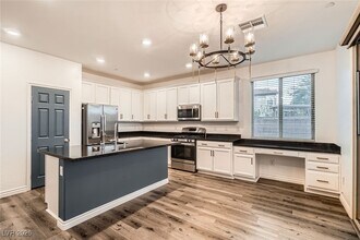 1009 Bluebell Brook St in Henderson, NV - Building Photo - Building Photo