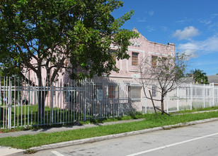 165 NW 39th St in Miami, FL - Building Photo - Building Photo