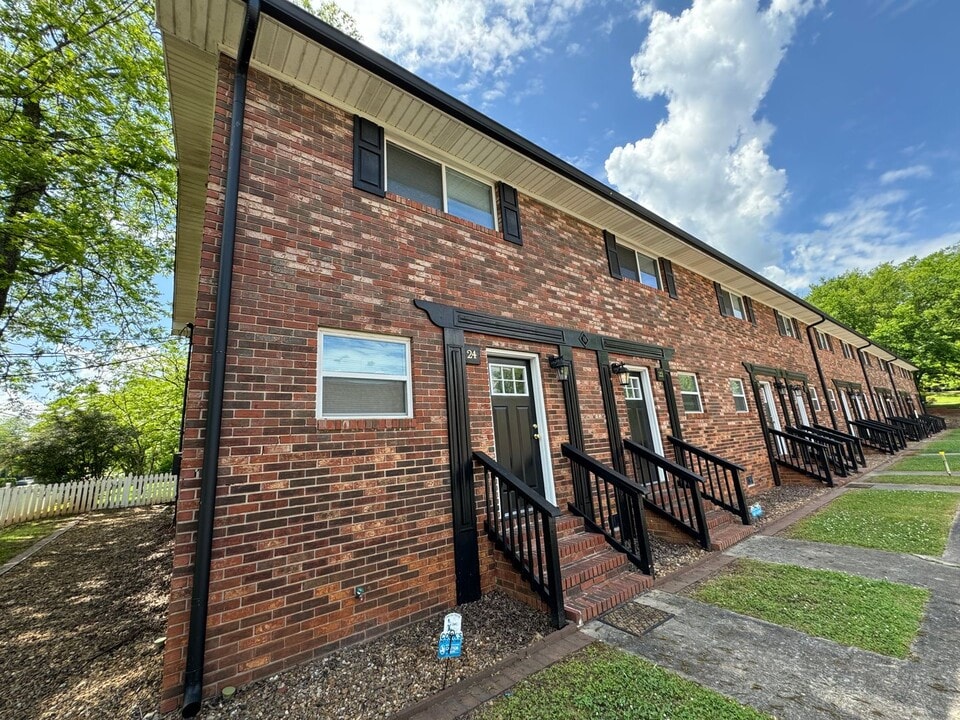 22 Church St in Cave Spring, GA - Building Photo