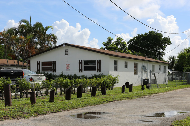 4634-4680 Gulfstream Rd in Lake Worth, FL - Building Photo - Building Photo