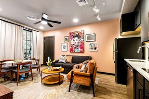 611 Commerce St in New Orleans, LA - Building Photo