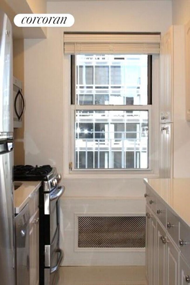 301 E 66th St in New York, NY - Building Photo - Building Photo