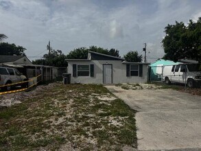 1214 Highview Rd in Lantana, FL - Building Photo - Building Photo