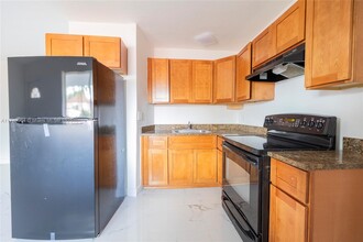 979 SW 10th St in Miami, FL - Building Photo - Building Photo