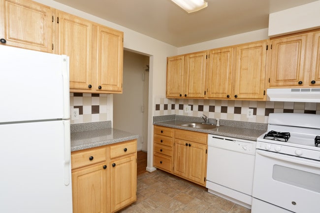 Fairfax Village Apartments in Fairfax, VA - Foto de edificio - Interior Photo