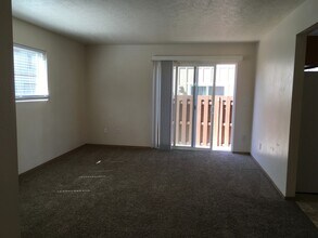 21022 Damascus Ln in Bend, OR - Building Photo - Building Photo