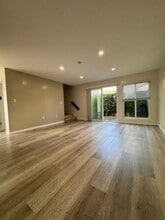 2411 Mathews Ave in Redondo Beach, CA - Foto de edificio - Interior Photo