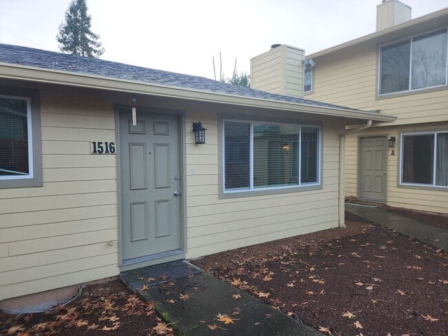 property at 1518 W St