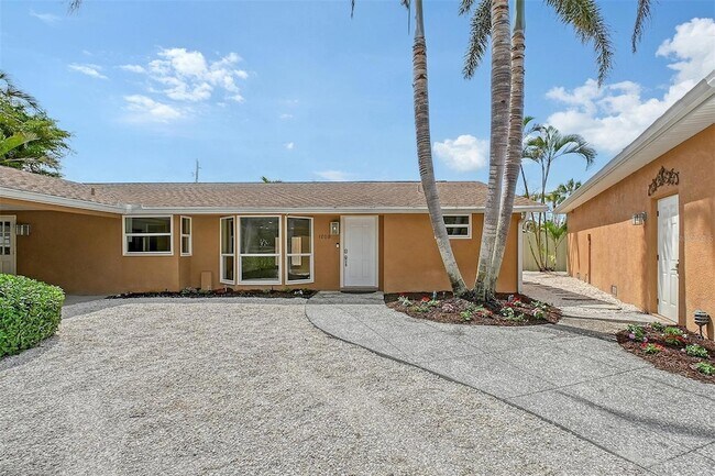 1203 Lyric Ln in Sarasota, FL - Foto de edificio - Building Photo