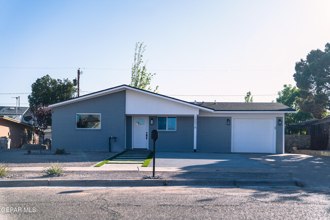 10016 Chezelle Dr in El Paso, TX - Building Photo - Building Photo