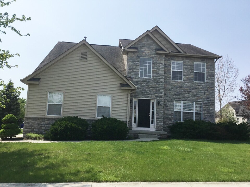 11225 Santa Barbara Dr in Plain City, OH - Building Photo