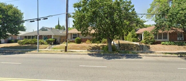 12811 Oxnard St, Unit 3
