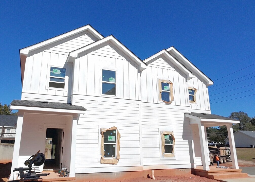 231 Pine Needle Rd in Milledgeville, GA - Foto de edificio