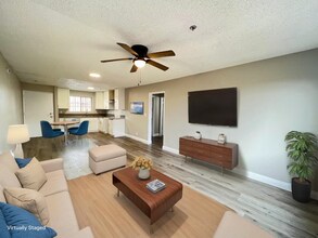 8307 S Figueroa St in Los Angeles, CA - Building Photo - Building Photo