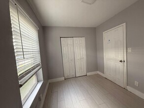 1736 SW 21st St in Miami, FL - Building Photo - Building Photo