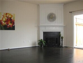 Room in Townhome on Ruby Walk Dr in Morrisville, NC - Foto de edificio - Building Photo