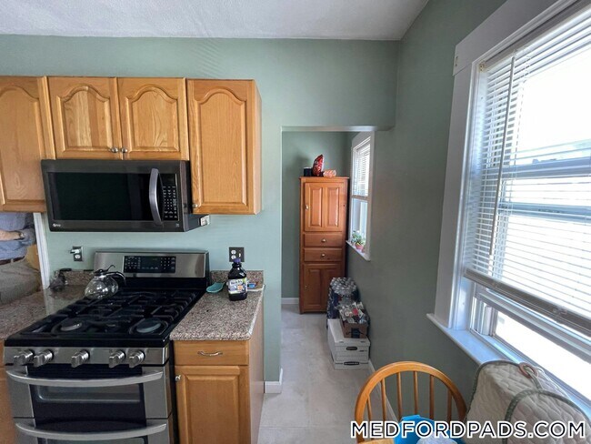 12 Berwick Rd in Medford, MA - Building Photo - Building Photo