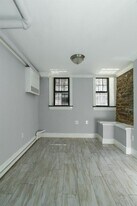 345 W 53rd St, Unit A in New York, NY - Building Photo