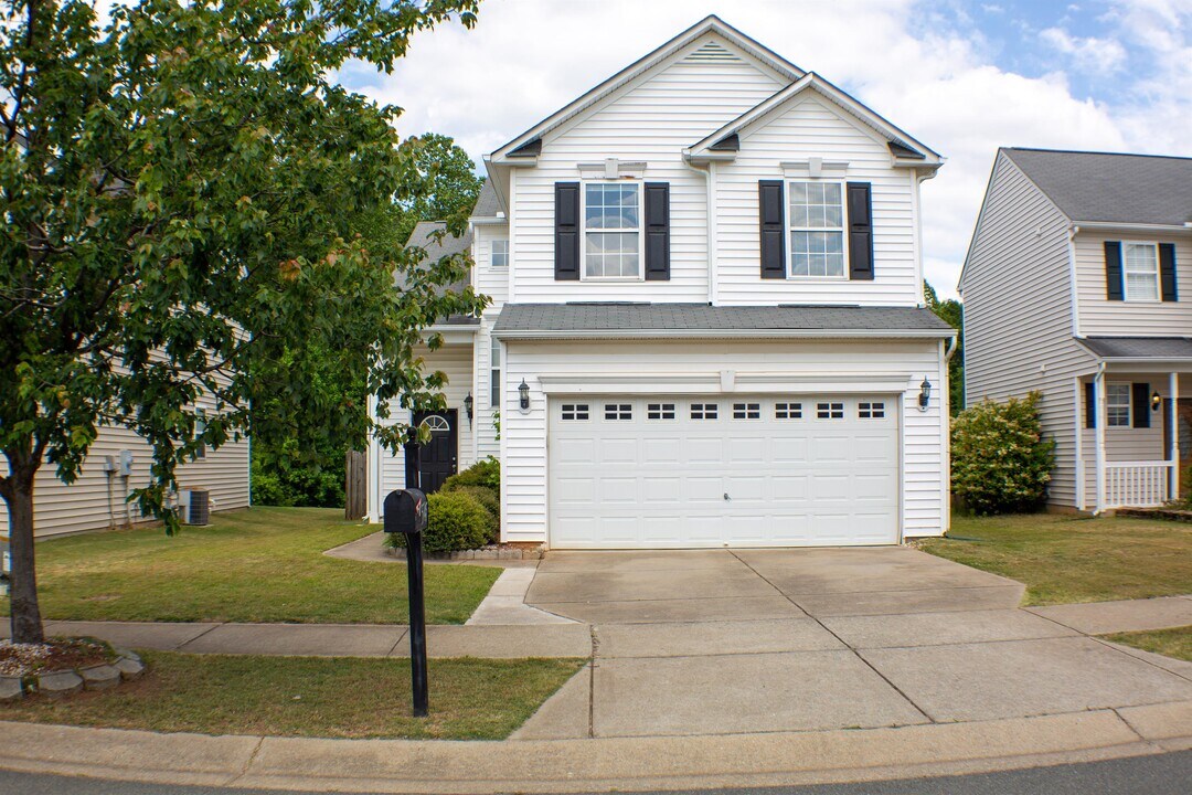 5145 Mabe Dr in Holly Springs, NC - Building Photo