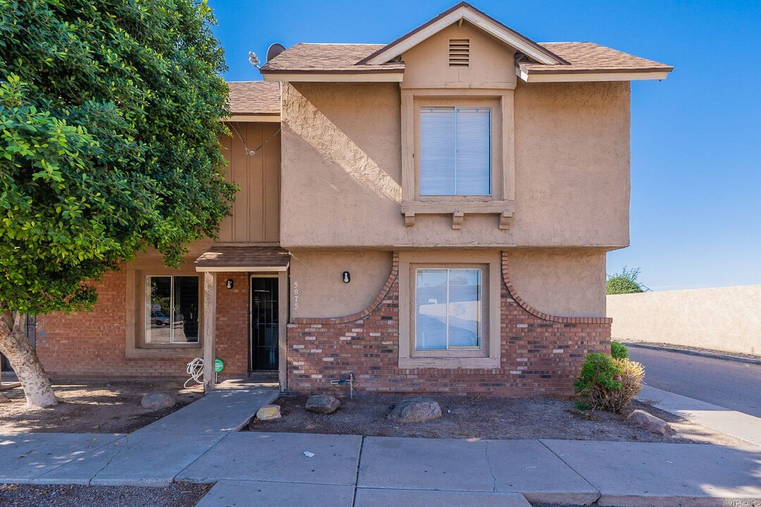 5875 N 59th Dr in Glendale, AZ - Foto de edificio