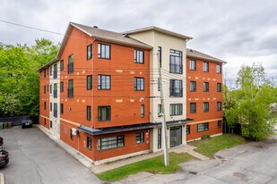 4565 St Rue in Montréal, QC - Building Photo