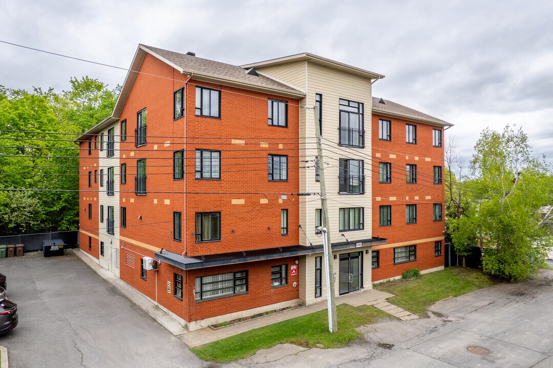 4565 St Rue in Montréal, QC - Building Photo