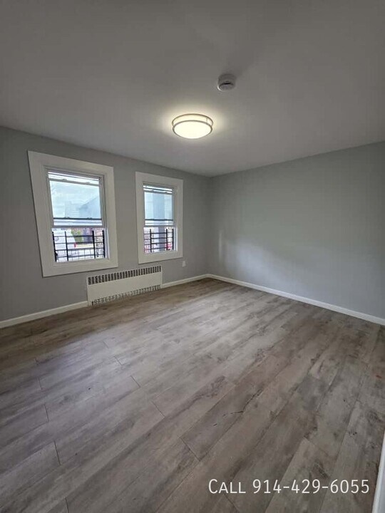 176 Webster Ave in Yonkers, NY - Building Photo