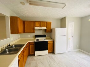 2278 Strathmoor Manor Dr in Lithonia, GA - Building Photo - Building Photo