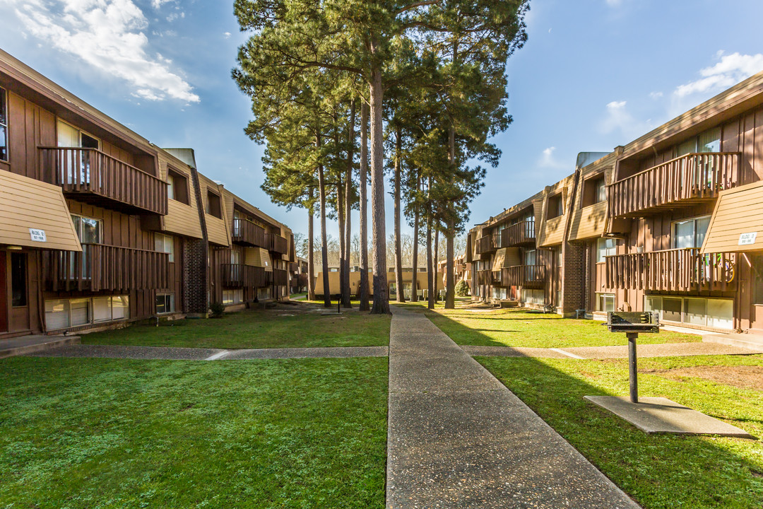 Pine Garden in Little Rock, AR - Building Photo