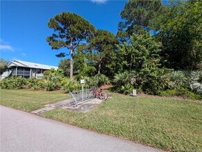 8291 SE Croft Cir in Hobe Sound, FL - Building Photo - Building Photo
