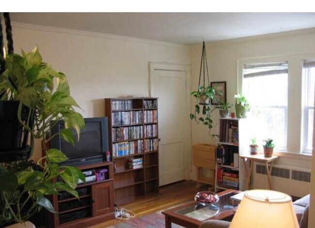 52 Ten Hills Rd in Somerville, MA - Foto de edificio - Building Photo