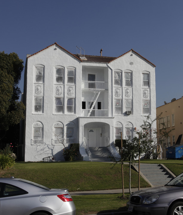 114 S New Hampshire Ave in Los Angeles, CA - Building Photo