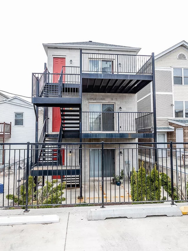 2237 W 18th St, Unit 1 in Chicago, IL - Building Photo - Building Photo