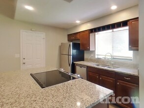 1108 Robin Dr in Plant City, FL - Building Photo - Building Photo