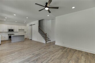5611 W Pine St in Flowery Branch, GA - Building Photo - Building Photo