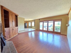 7706 E Woodview Dr in Spokane, WA - Building Photo - Building Photo