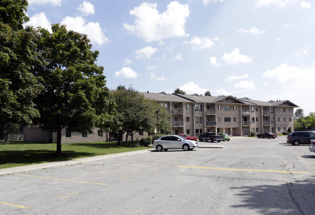 Edge Hill Terrace in Barrie, ON - Building Photo