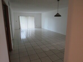 16091 Blatt Blvd in Weston, FL - Building Photo - Building Photo